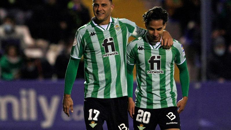 Estatura de Diego Lainez