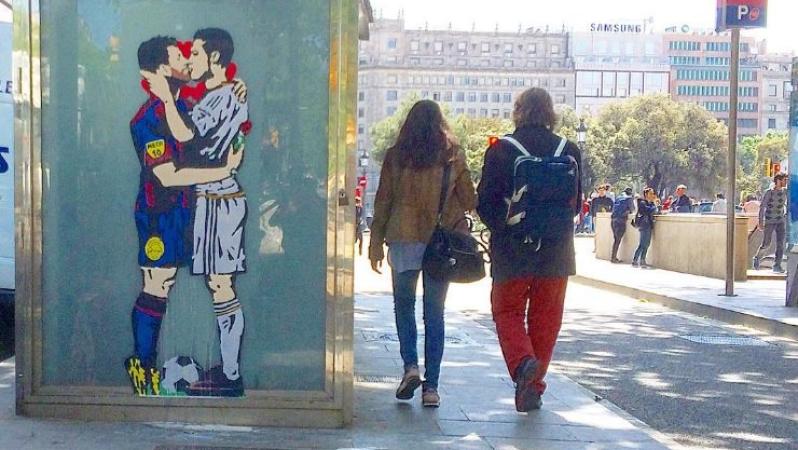 Lionel Messi and Cristiano Ronaldo smooch