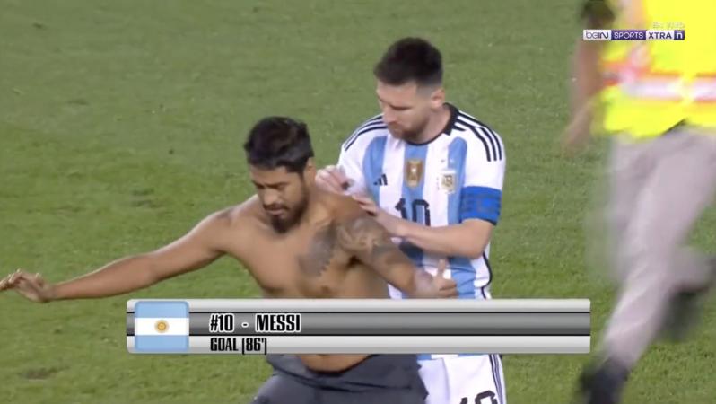 Messi pitch invaders