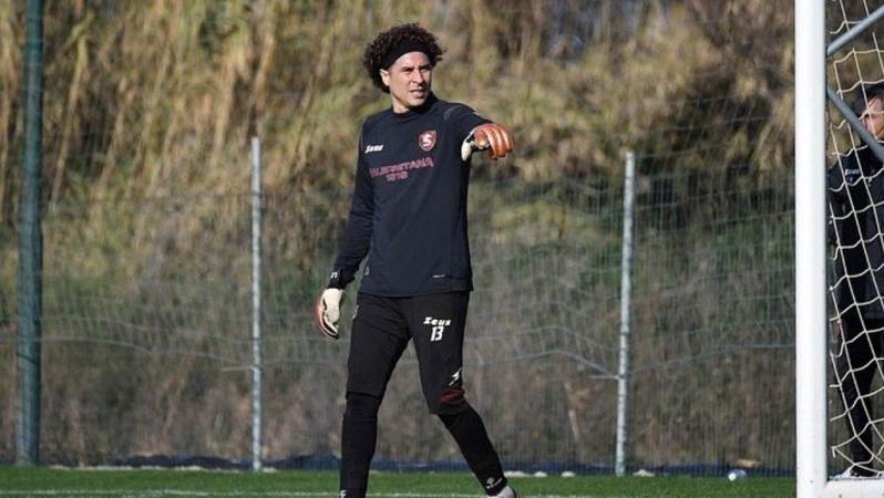 ¿Cuándo debuta Memo Ochoa en Italia?