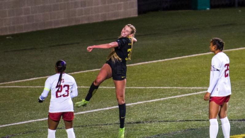 Oregon upsets Stanford