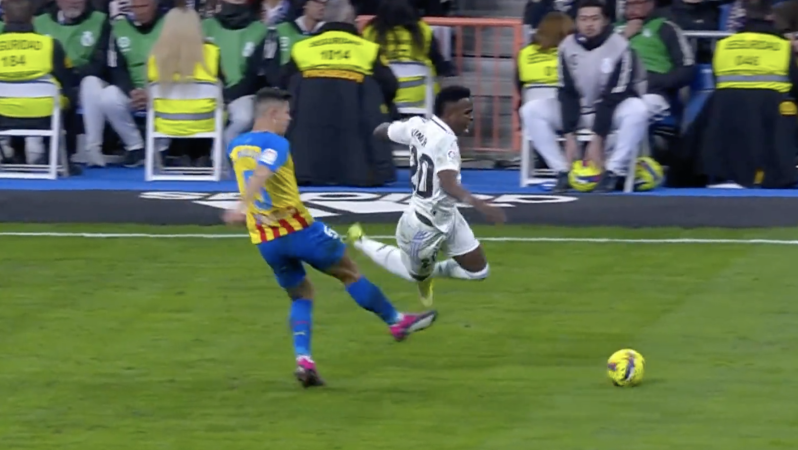 Gabriel Paulista Vini Jr Tackle