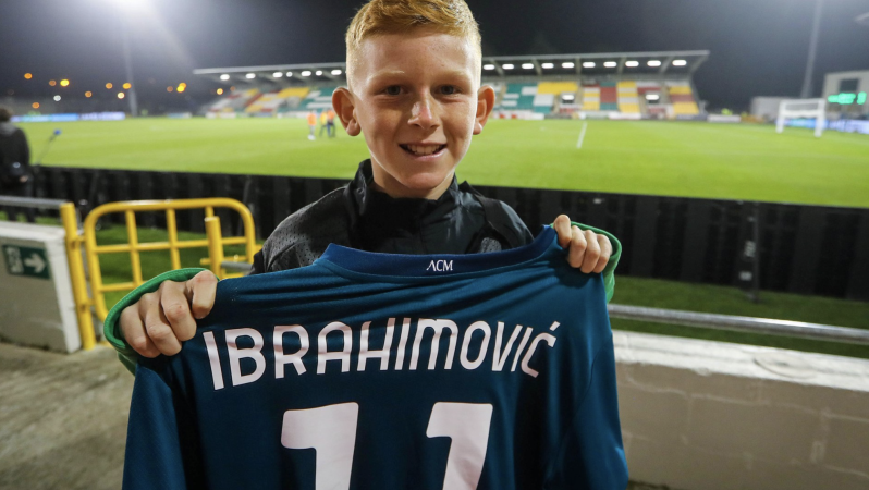 Zlatan gives jersey to ball boy