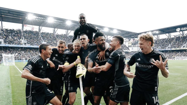 Walker Zimmerman corner flag celebration