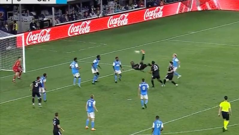 Christian Benteke bicycle kick