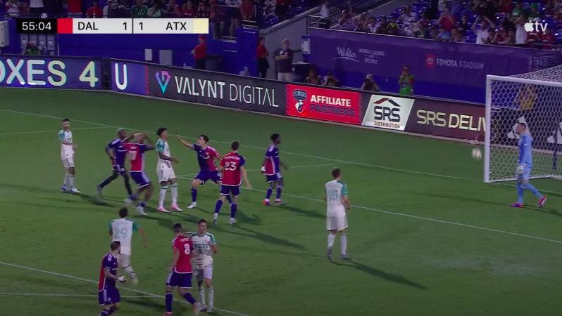 FC Dallas' Petar Musa celebrates penalty in front of Julio Cascante