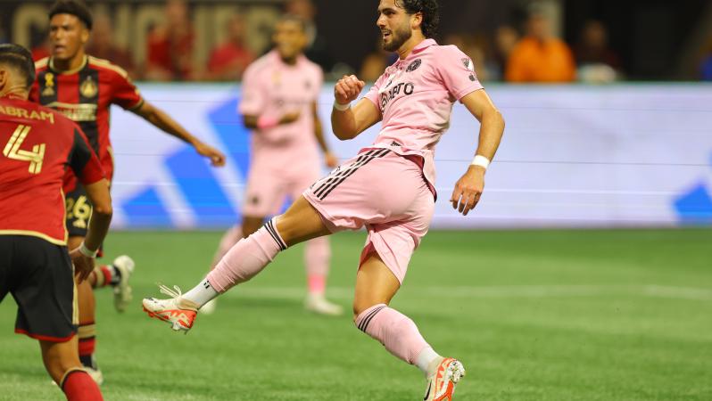 Leonardo Campana sombrero flick goal