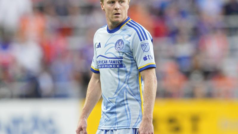 Dax McCarty retiring