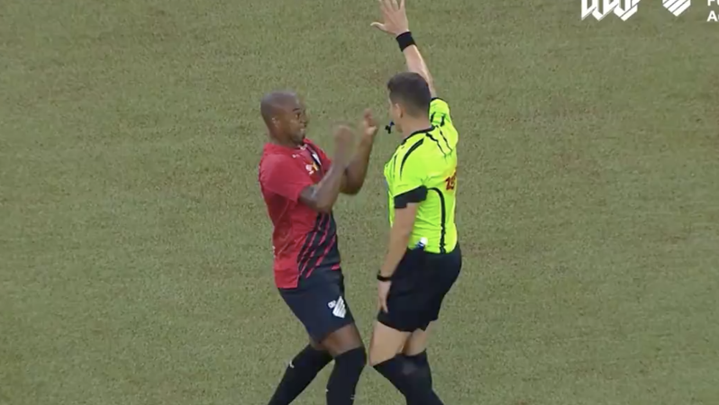 Fernandinho referee fail