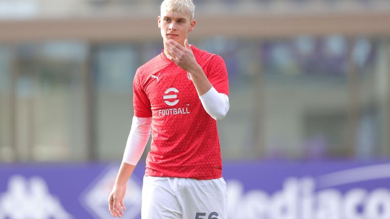 Ibrahimovic son signs with Milan