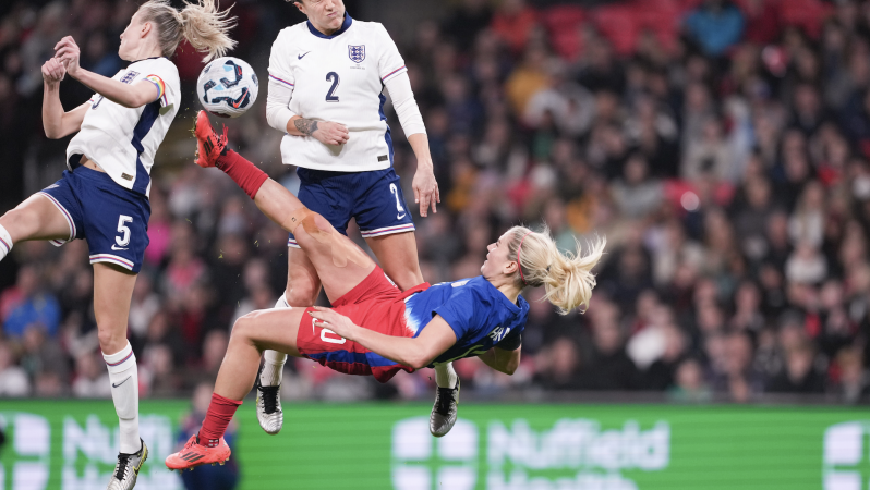Lindsey Horan bicycle kick attempt vs. England