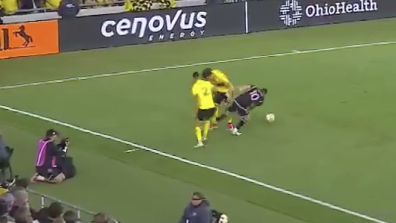 Messi dribble vs Columbus