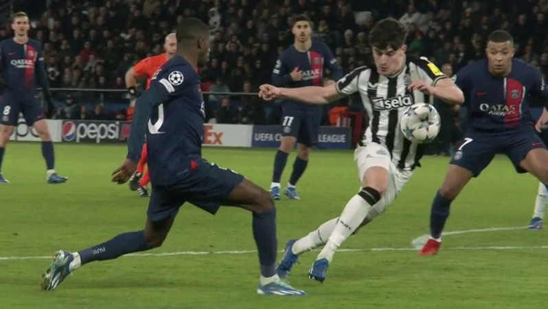 Newcastle handball vs PSG