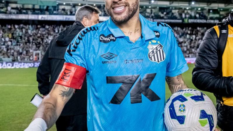 Neymar hat-trick for Santos