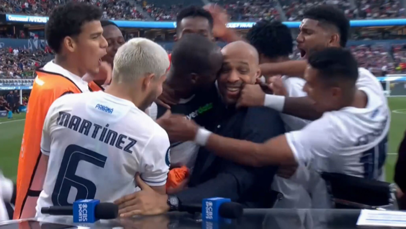 Panama players celebrate with Henry