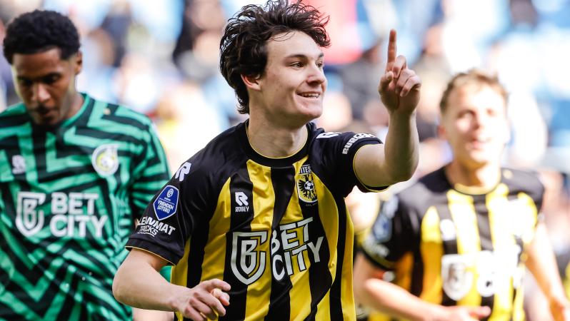 Vitesse players donate salaries to keep club alive