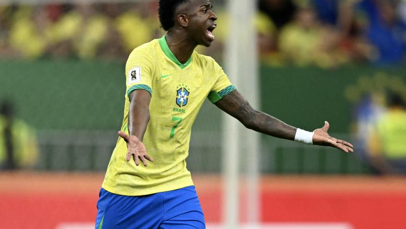 Raphinha and Cunha yell at Vini