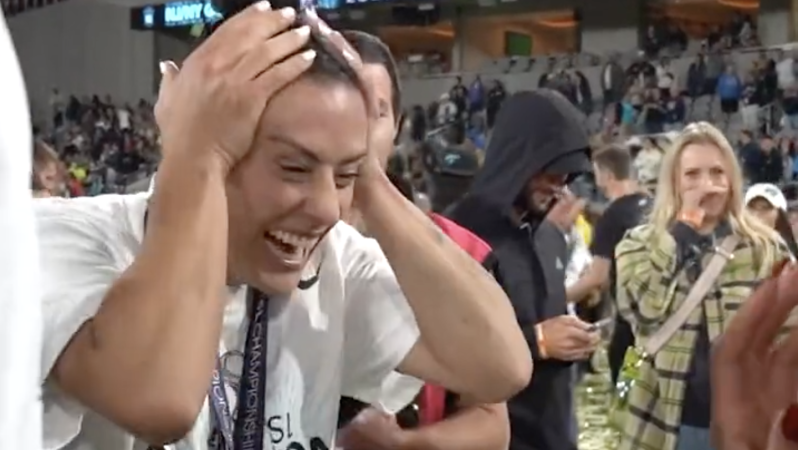 Sydney Leroux surprises Ali Krieger