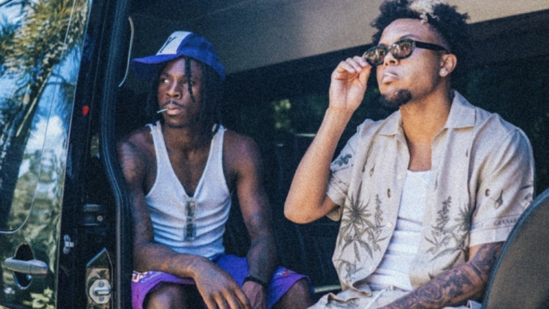 Weston McKennie and Moise Kean relax together during the offseason