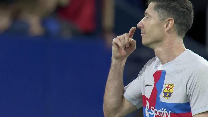 Lewandowski receives red card