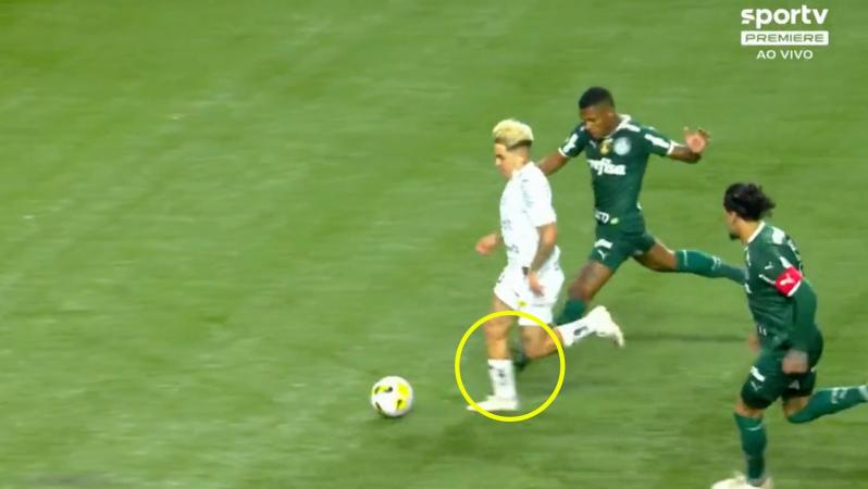 Patada de Danilo a Yefferson Soteldo