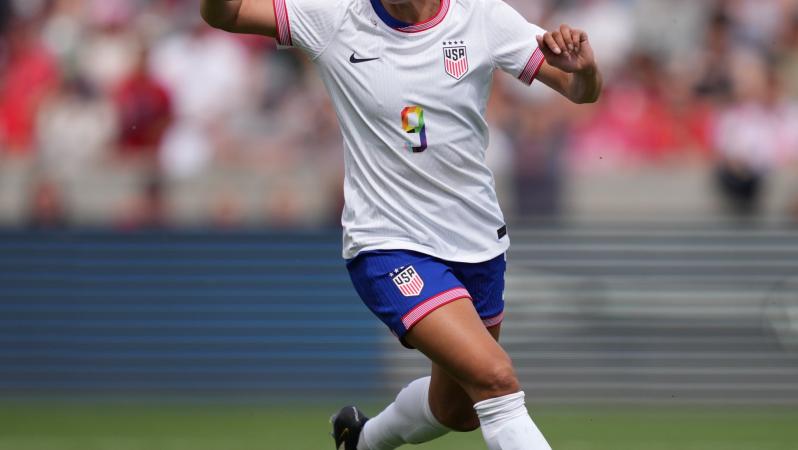 Mallory Swanson celebrates goal against South Korea