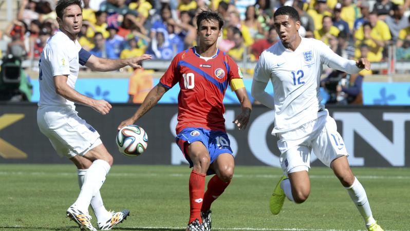 Bryan Ruiz Scores From Long Distance Against Russia