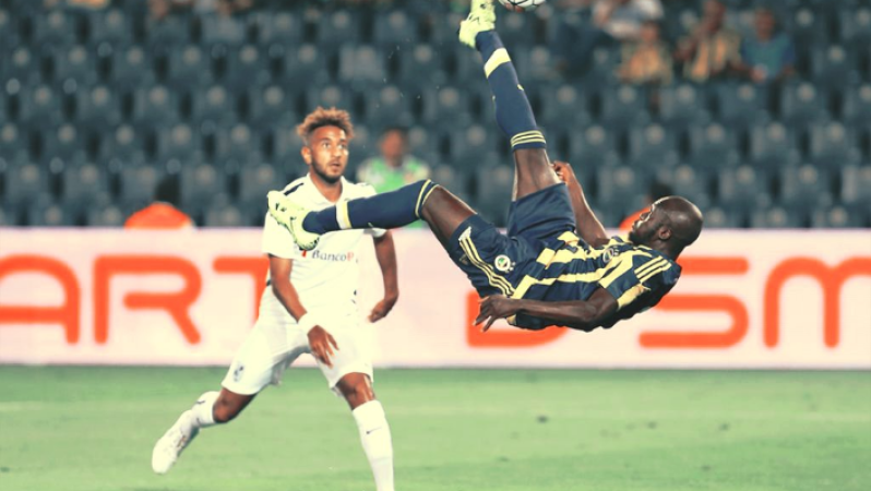 Moussa Sow Bicycle Kick