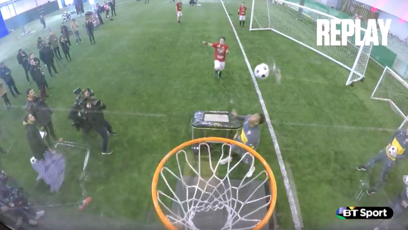 Arsenal does basketball trick shots with Dunking Devils