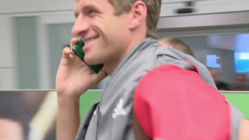 Thomas muller uses passport as a phone