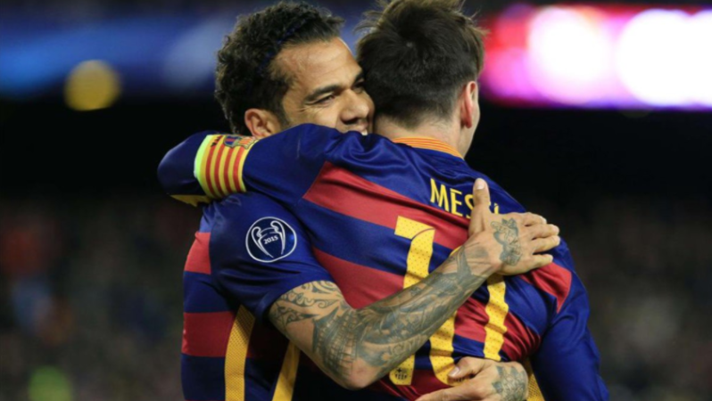 Lionel Messi and Dani Alves link up passes