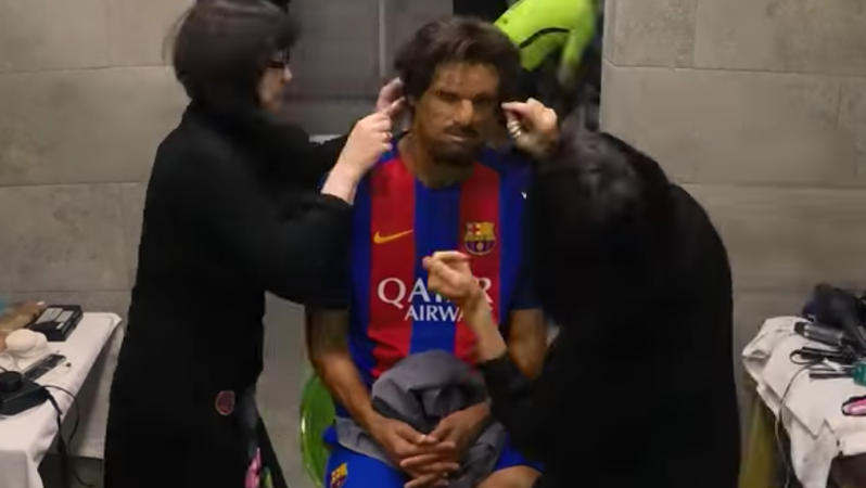 Rivaldo in disguise plays with Barcelona fans