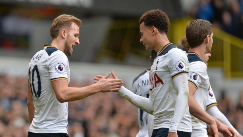 Dele Alli Harry Kane handshake 
