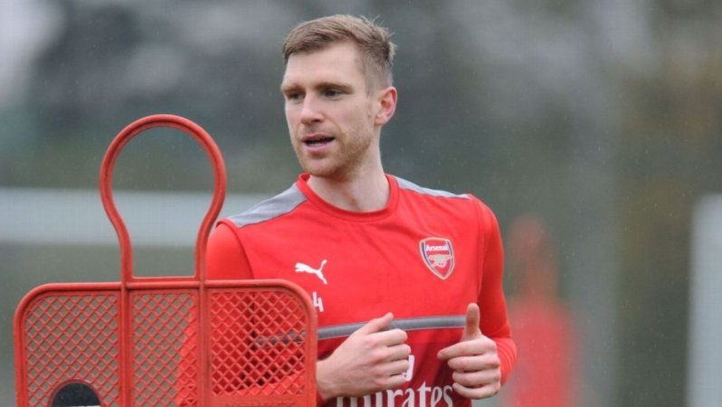 Per Mertesacker Pranked By Fan
