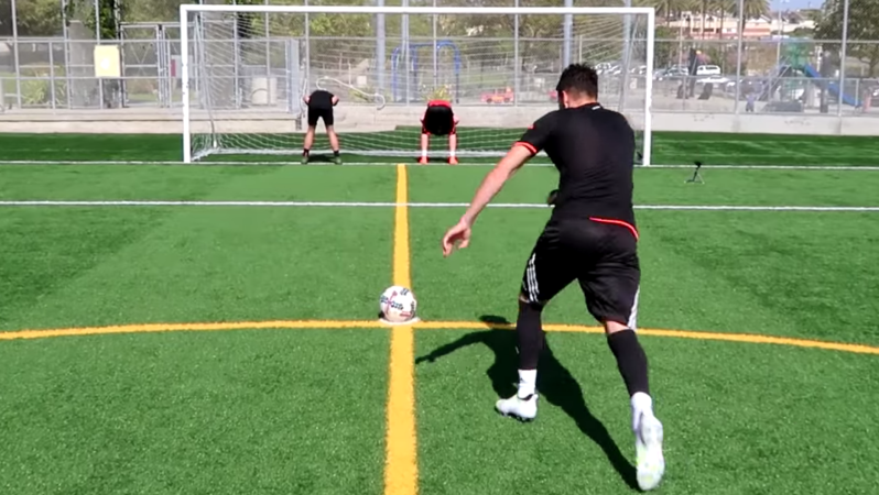 FaZeClan vs F2Freestylers Crossbar Challenge 