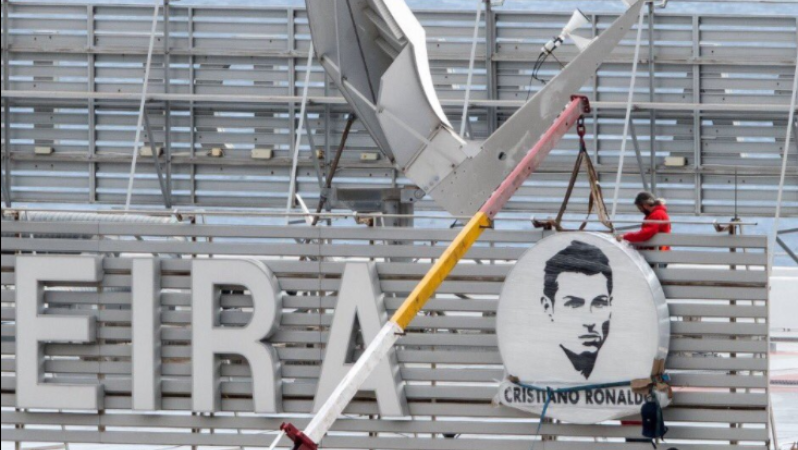 Cristiano Ronaldo Arriving at Airport