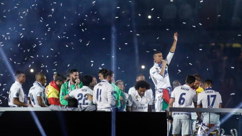 Cristiano Ronaldo joins Ballon D'or Chants