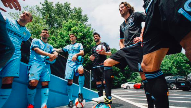 David Villa and Sergio Aguero Play Soccer Tennis 