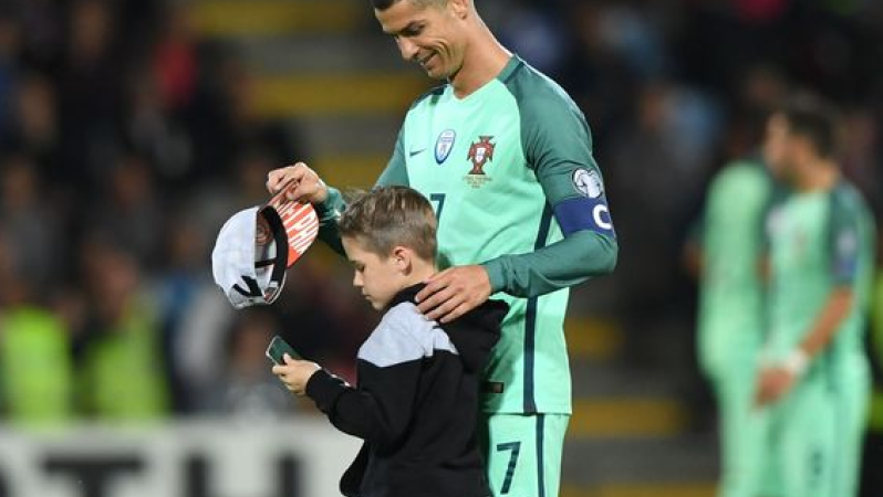 Child Pitch Invader Meets Ronaldo