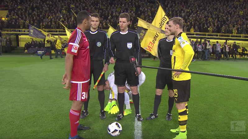 Roman Bürki reaching for the match ball