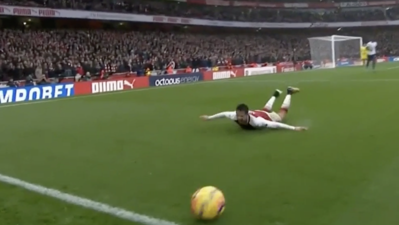 Alexis Sanchez Slide