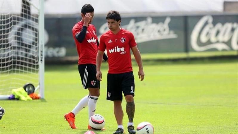  Matías Alustiz and teammate contemplate their horrific season