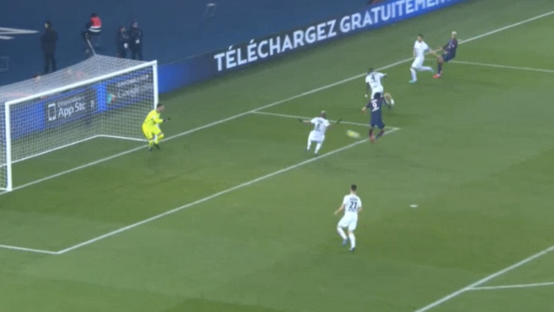 Edison Cavani Back Heel Goal