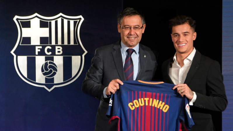 Phil Coutinho presented at the Camp Nou