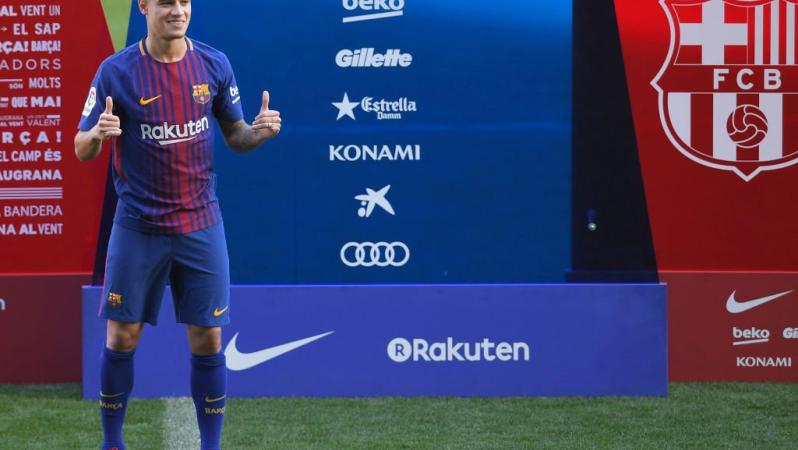Coutinho happily gives a thumbs up in a fresh Barcelona uniform.