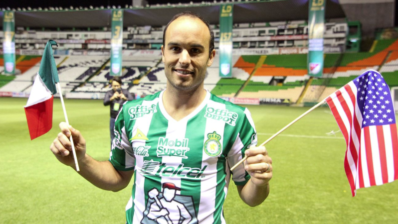 Landon Donovan at his Leon introduction ceremony
