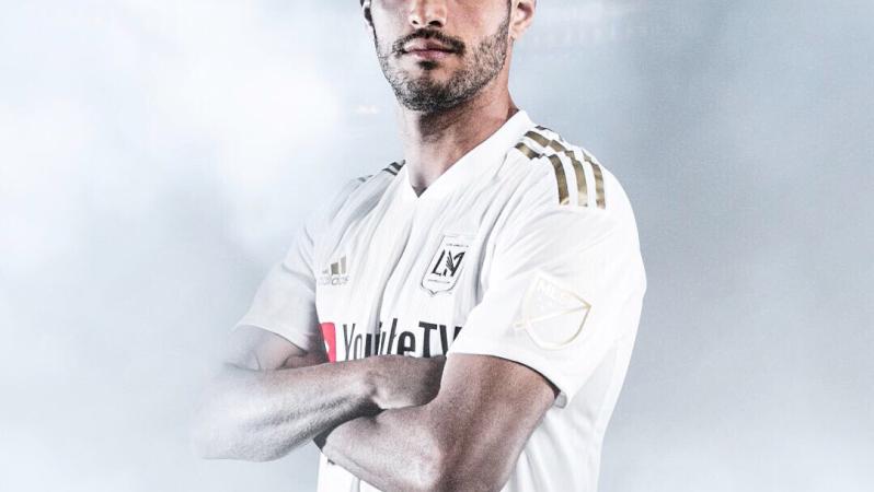 Vela now in an LAFC uniform