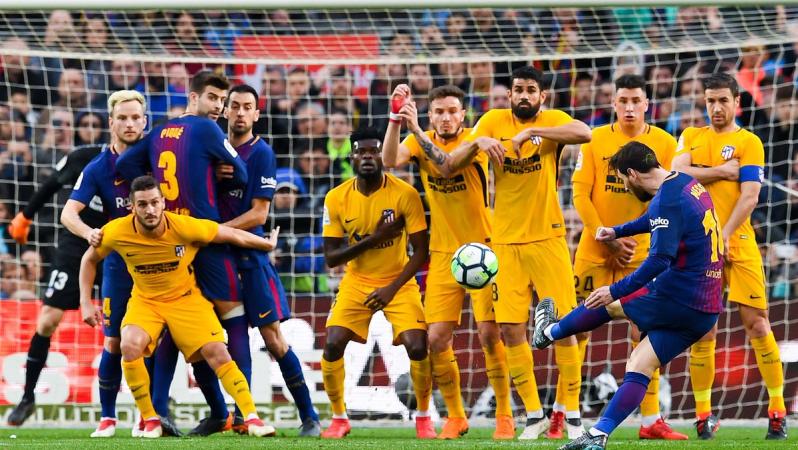 Messi drills a free kick against Atletico