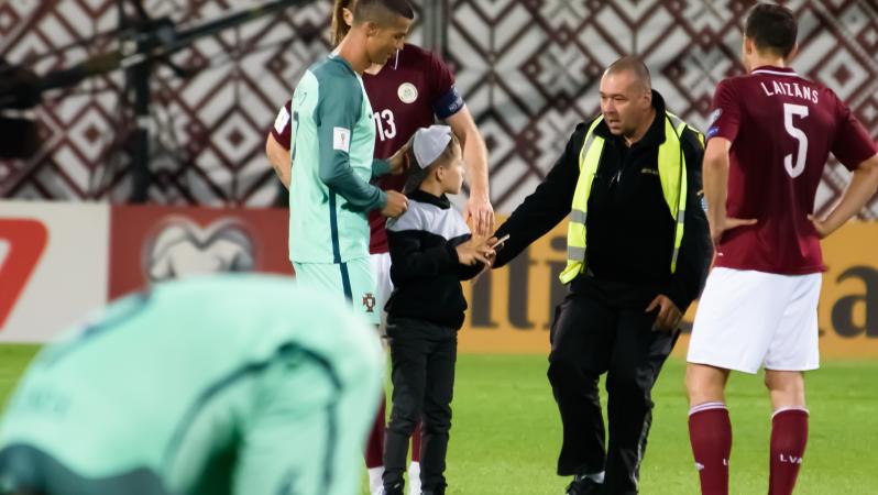 Kids Meeting Their Favorite Footballers 