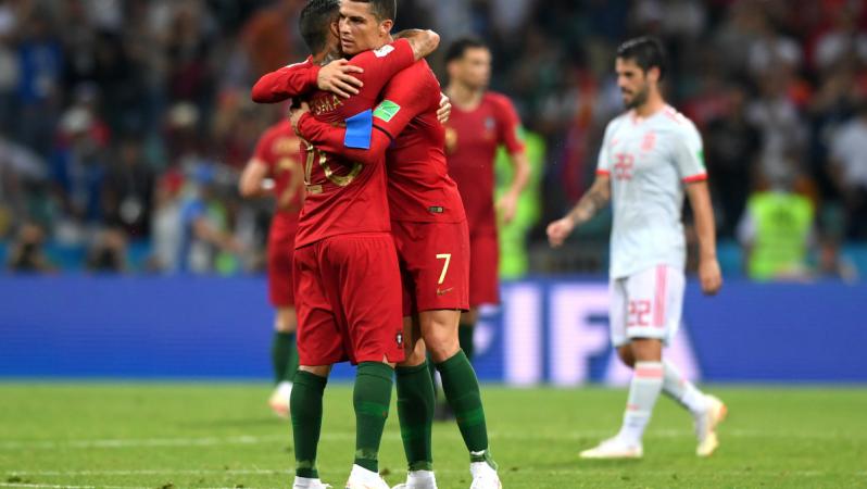 6 Minutes Of Ronaldo Being A Stand-Up Teammate